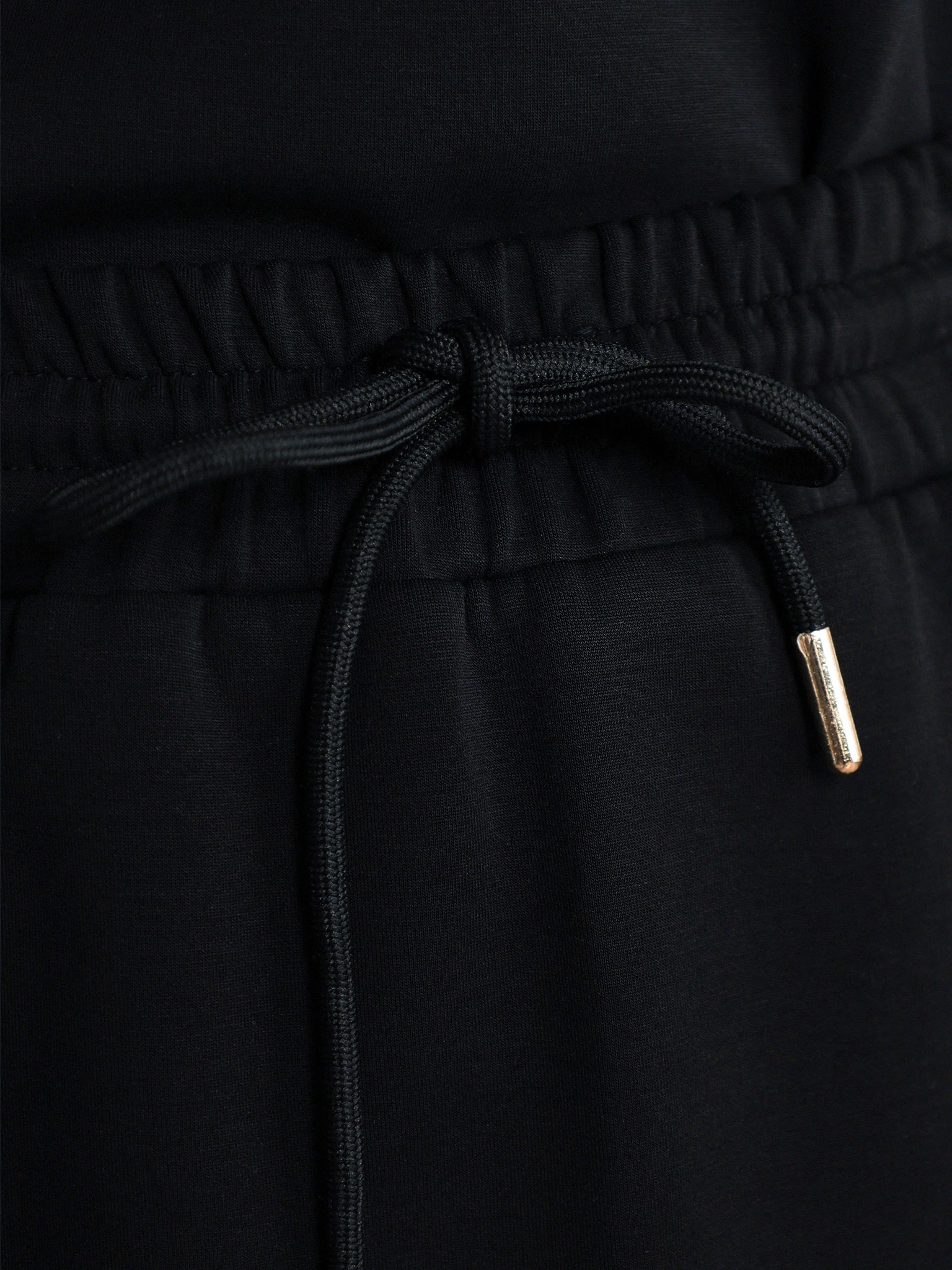 Юбка трикотажная черного цвета с эластичным поясом